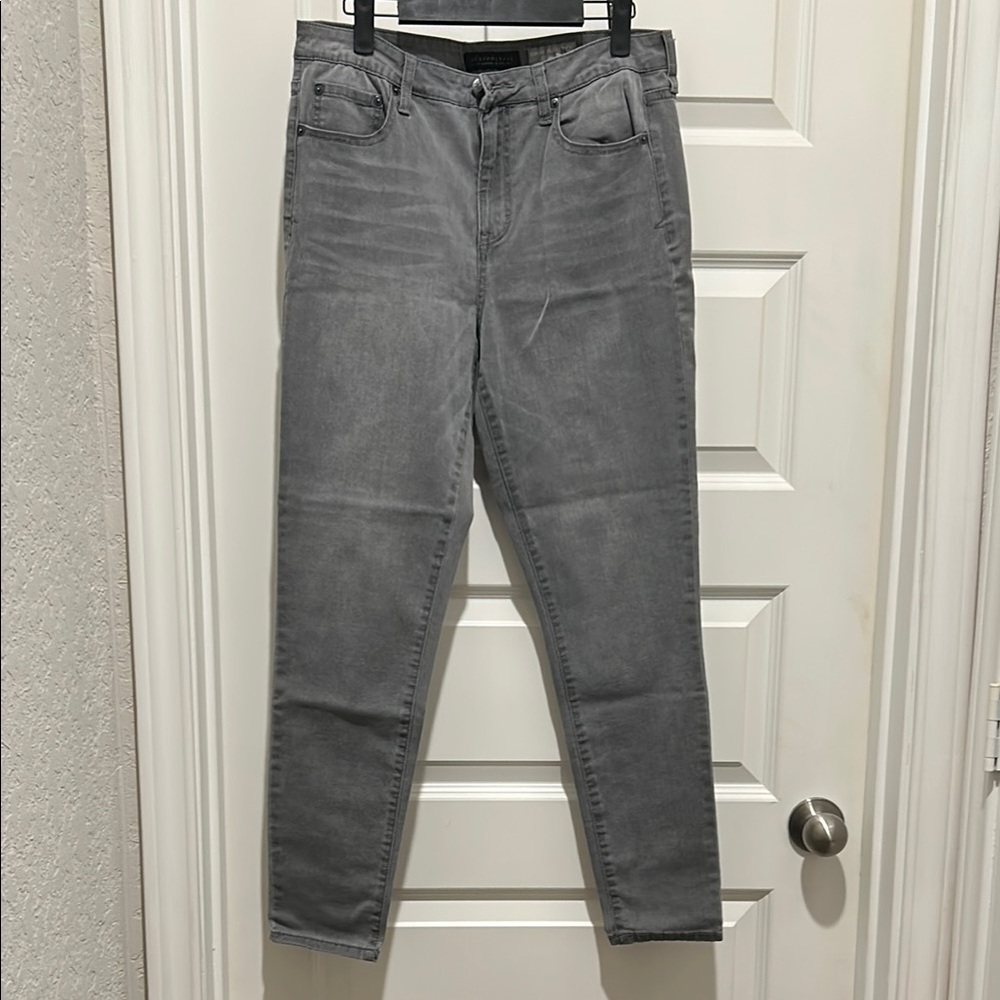 Aeropostale Gray Straight Leg Jeans Sleek Design